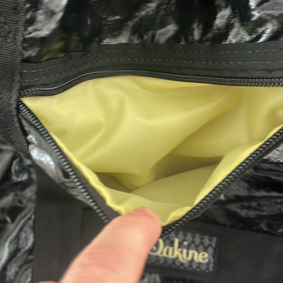 Dakine Kelsey 26L Crossbody Tote in Raven Black - Picture 5 of 12